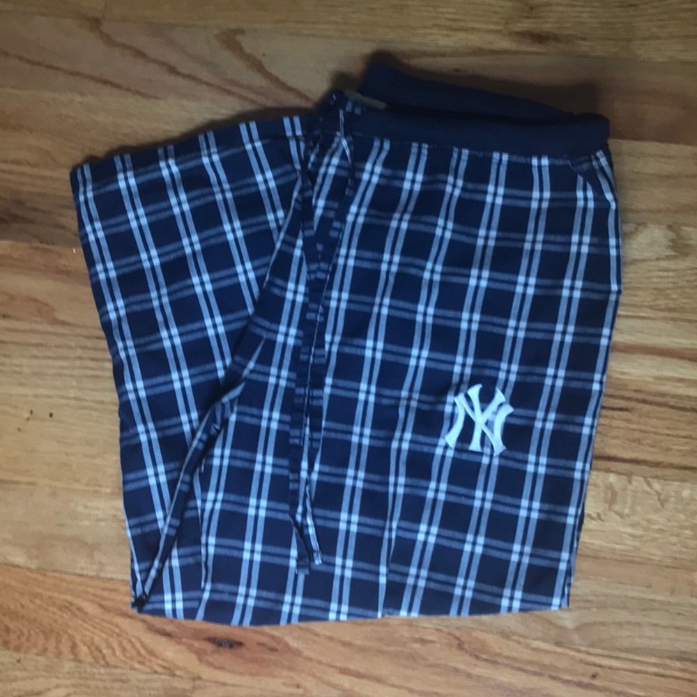 3/$12 Sideline capris/ sleepwear: Sm